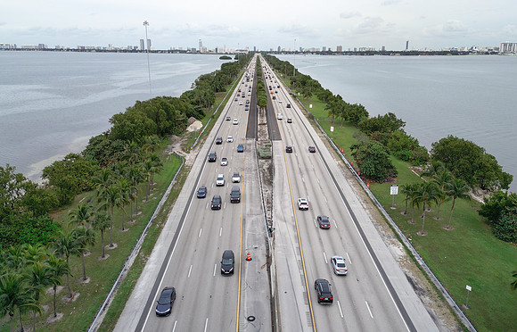 Around Julia Tuttle Causeway I-195